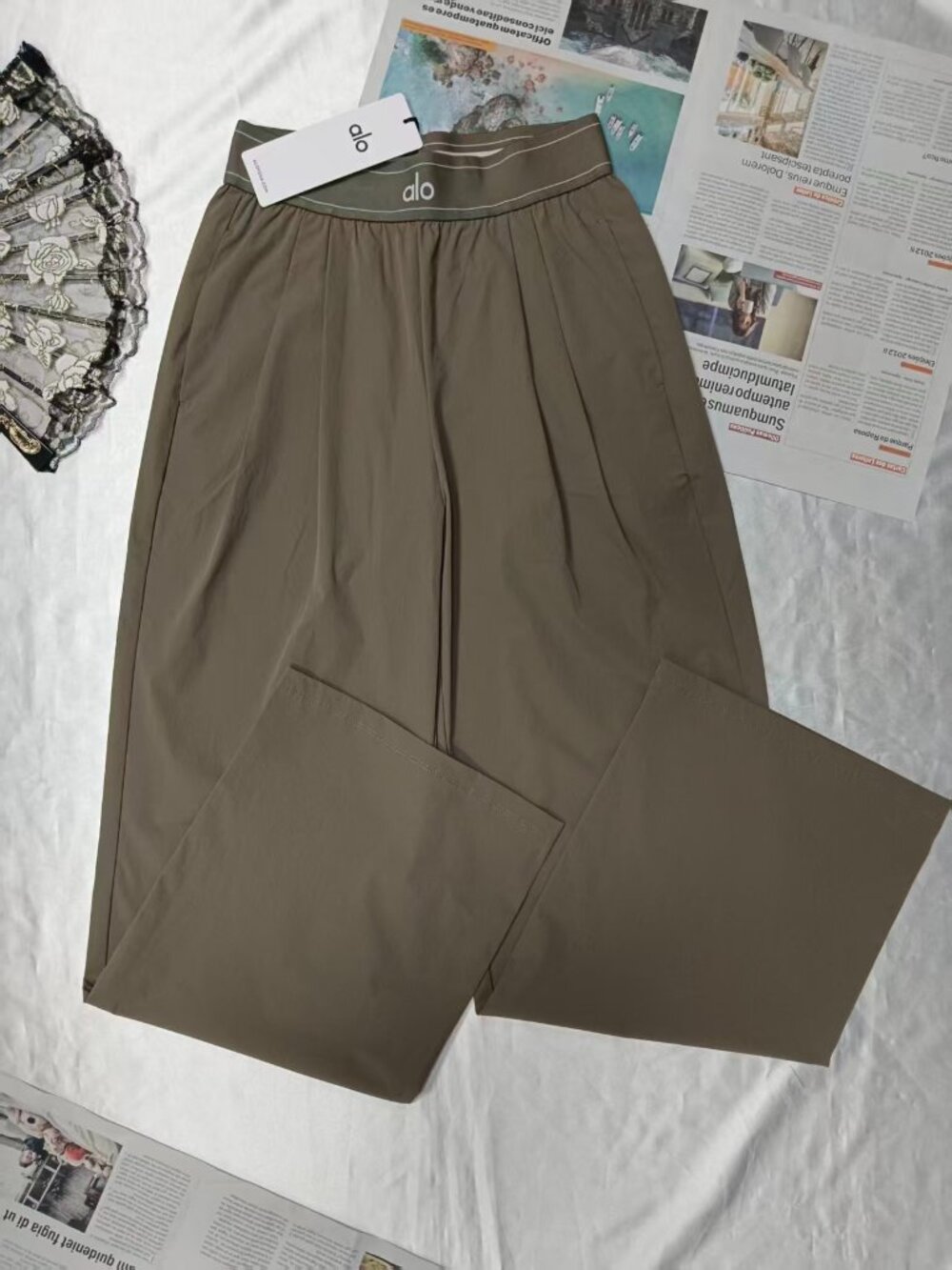 🎄Alo Yoga Suit Up Trouser Olive🧶Loose Fit | Elastic Waistband Casual Luxury - Picture 7 of 8